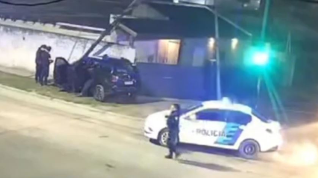 un conductor perdio el control del auto, sufrio un grave accidente y todo quedo filmado