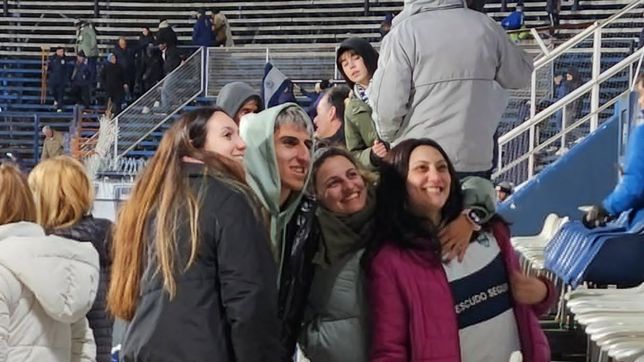 Alan Lescano junto a Gimnasia.