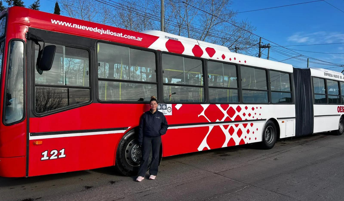 Evelyn Morelli cohofer de la línea Oeste.png