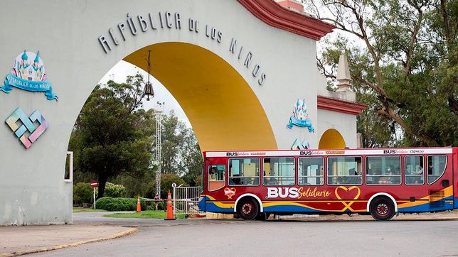 el bus solidario cerro su campana de recoleccion de abrigos en la republica de los ninos