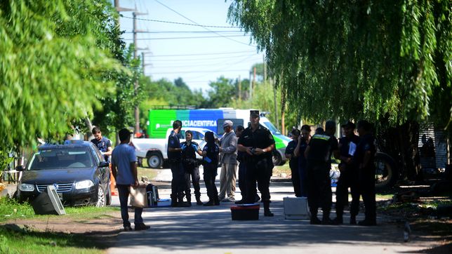 encontraron el cuerpo de un joven muerto en una calle de la plata e investigan las causas