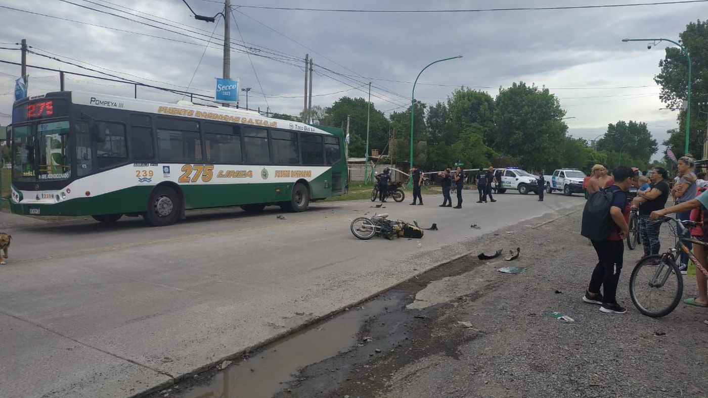 Choque del micro y una moto en Punta Lara.jpeg