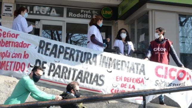 medicos bonaerenses anunciaron una doble jornada de paro y solo funcionaran las guardias