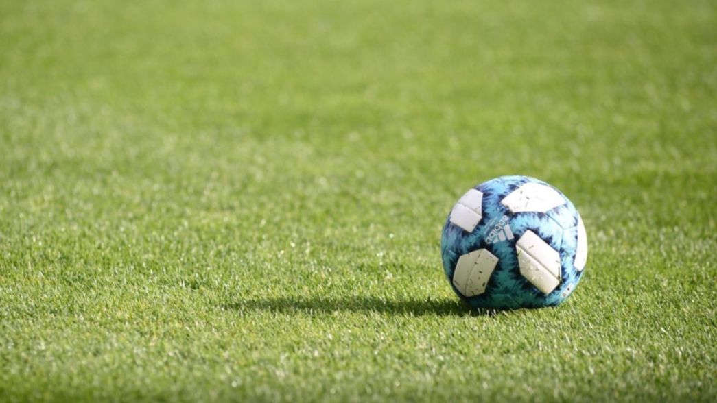 Dirigentes que no deciden y el fútbol no sale de su laberinto