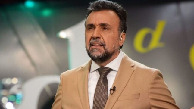 roberto navarro echo a verbitsky de la radio por haberse dado la vacuna del covid-19