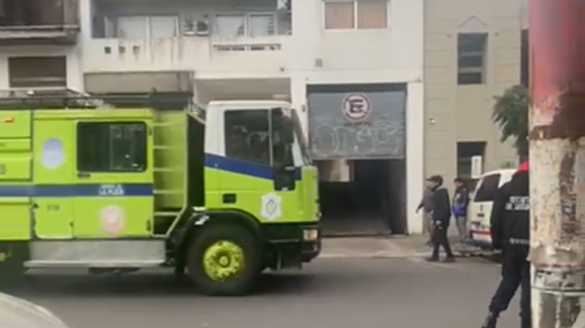 tension en pleno centro de la plata por el incendio en un edificio en diagonal 80
