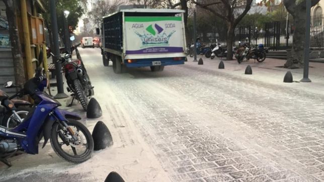 ¿nieve en 8 y 50? que paso que la esquina amanecio toda blanca