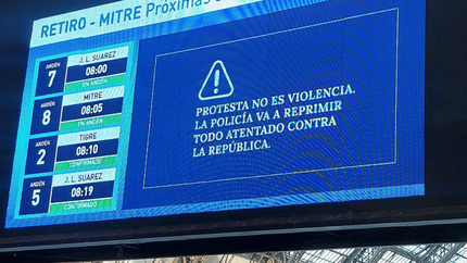La polémica advertencia en las pantallas de estaciones de trenes en la previa de la marcha al Congreso