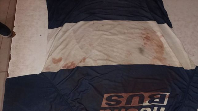 la familia de lolo regueiro entrego a la fiscalia la camiseta que uso el dia de su muerte