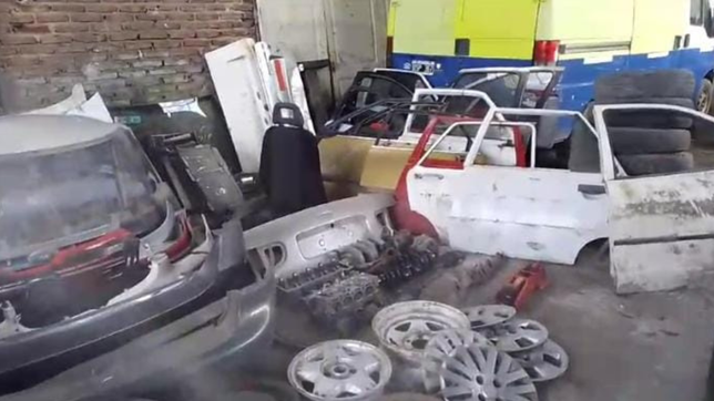 desbarataron un desarmadero en la plata y secuestraron decenas de autopartes