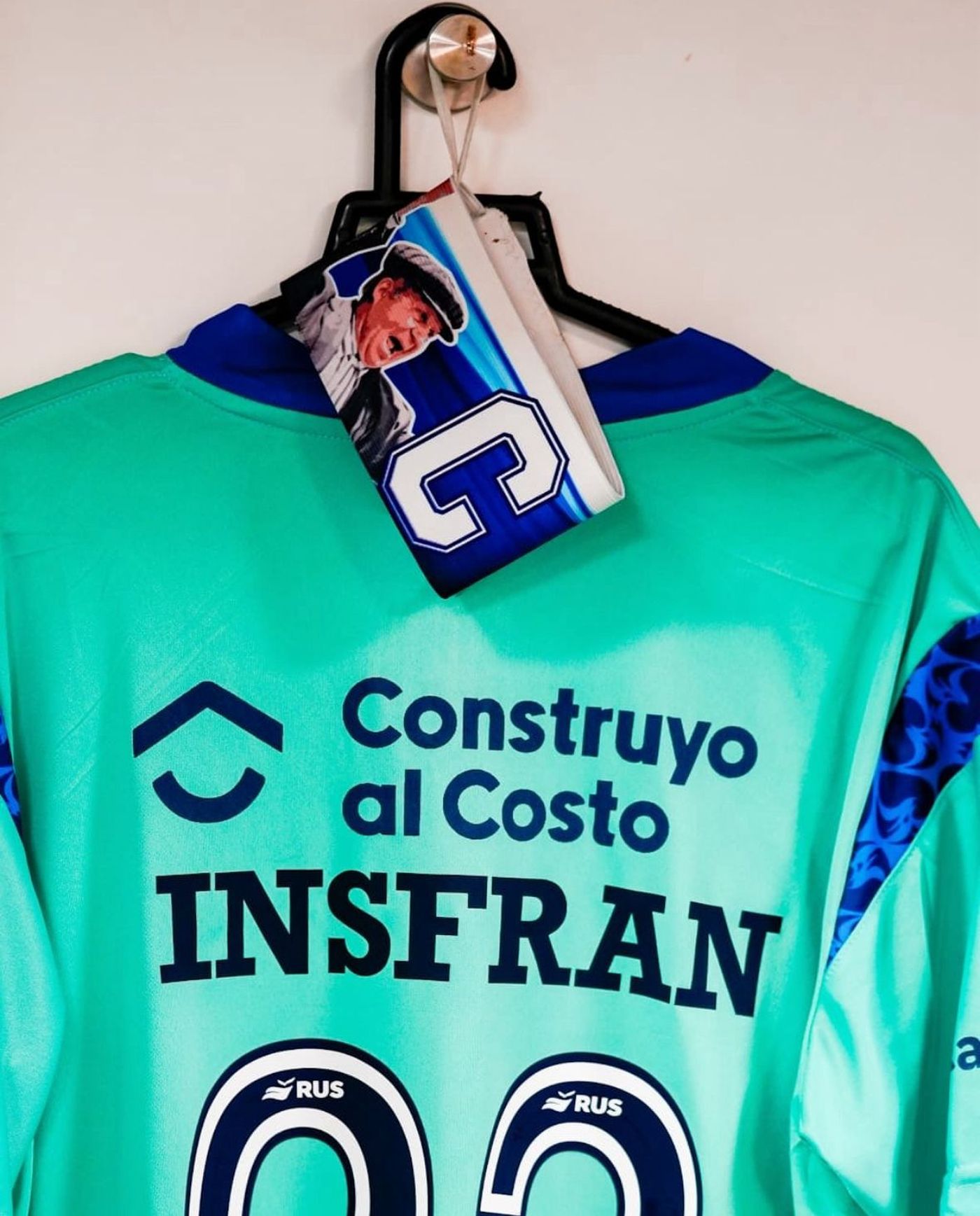 La camiseta de Nelson Insfrán con la cinta de capitán. La camiseta de Nelson Insfrán con la cinta de capitán.