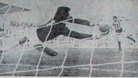 ¿Qué pasó y cuándo fue la primera definición por penales en el clásico platense?