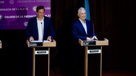 alak y garro firman el traspaso de mando y cambia el intendente en la plata alak y garro firman el traspaso de mando y cambia el intendente en la plata