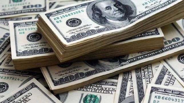 bajo el dolar gracias a las ventas del banco central y opera a $40.20