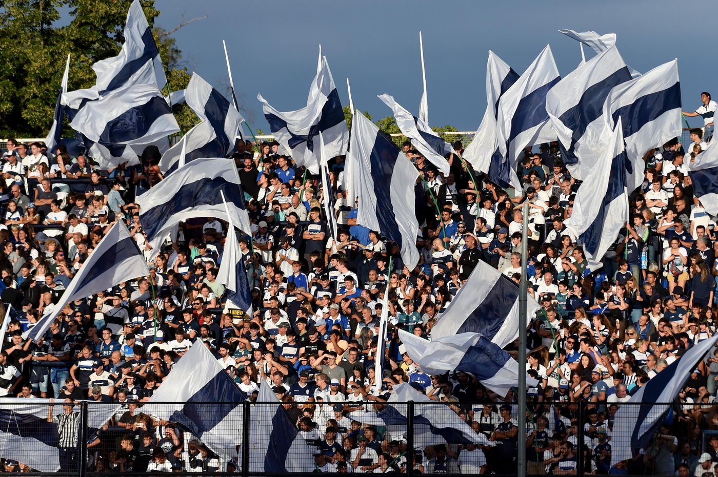 Gimnasia Estudiantes hinchada 5.jpg