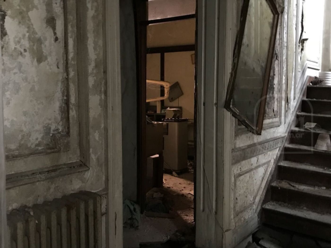 La vivienda de Ricardo Barreda, ubicada en 48 entre 11 y 12, por dentro.