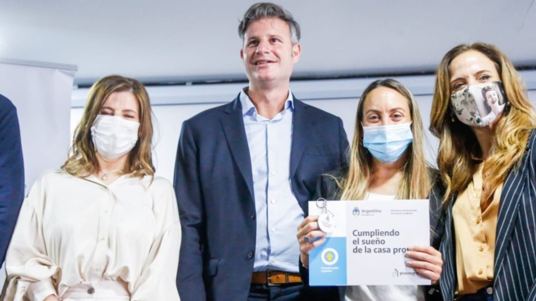 El Gobierno entregó créditos para construcción de viviendas en La Plata y Berisso