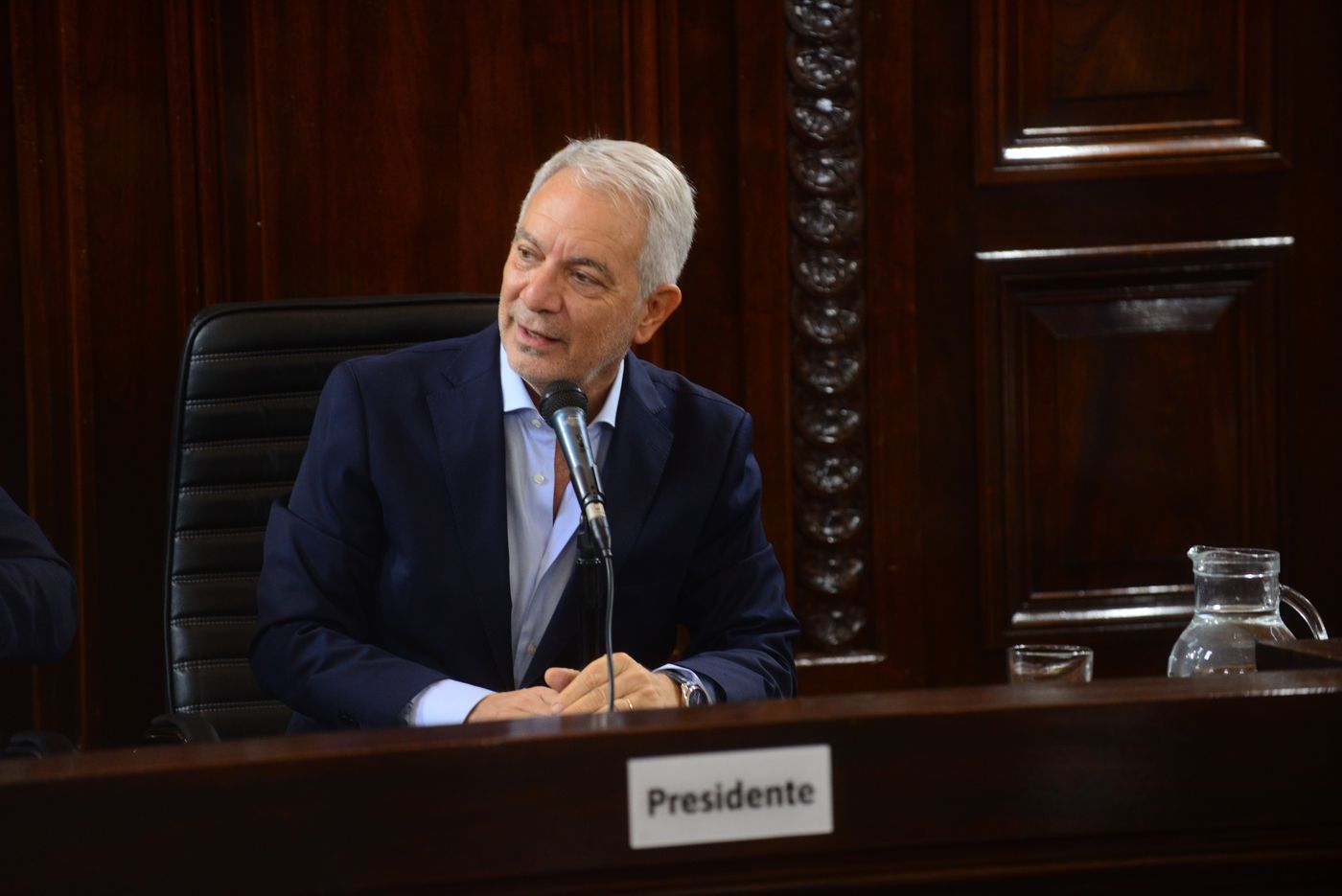 El intendente de La Plata Julio Alak firmó el decreto poniendo en suspenso los permisos de obra, especialmente los de edificios de altura