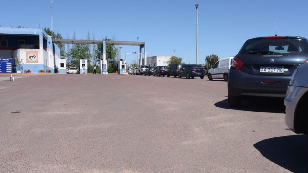 ¿Cuáles son las opciones para esquivar las eternas colas de la VTV en La Plata?