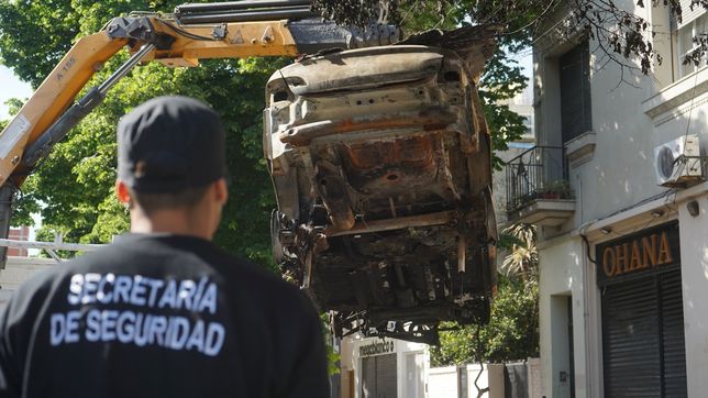 ya levantaron mas de 2.000 autos que estaban abandonados o quemados en las calles de la plata