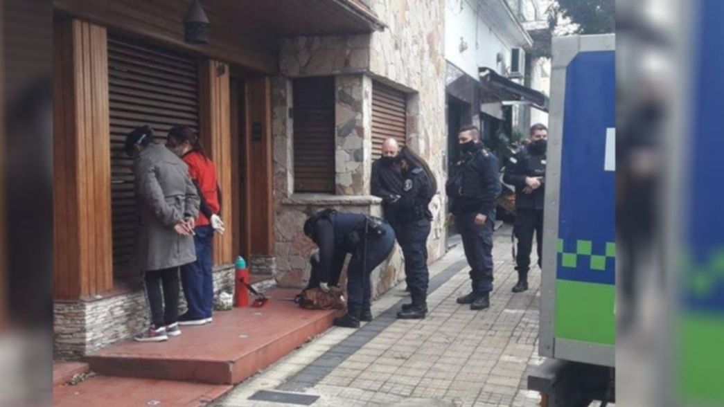 Hallaron muertas a dos mujeres en su casa de La Plata y detuvieron a las cuidadoras