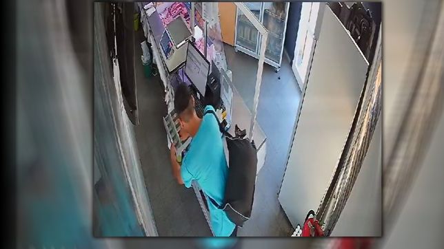 entro como un cliente y robo en uno de los locales de pim pollo en la plata