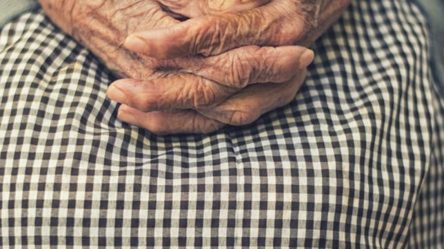 brutal ataque a una jubilada en la plata: un ladron la abuso sexualmente y le robo