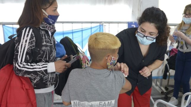 advierten que los chicos vacunados con sinopharm perderan inmunidad contra la cepa omicron