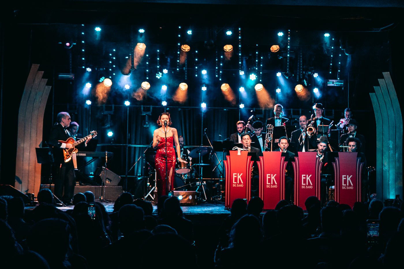 Elizabeth Karayecov y la big band (2)