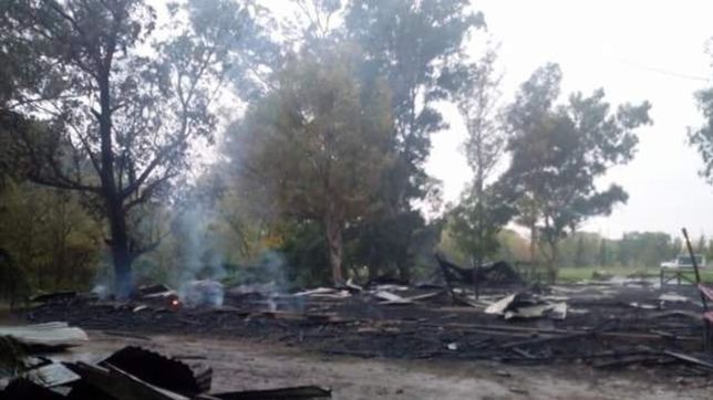 un incendio consumio un complejo municipal que iba a ser un centro para adictos