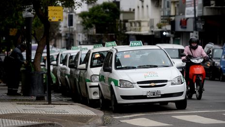 Rige la nueva tarifa de taxis en La Plata y un viaje nocturno de 10 cuadras ya cuesta $4.000 Rige la nueva tarifa de taxis en La Plata y un viaje nocturno de 10 cuadras ya cuesta $4.000