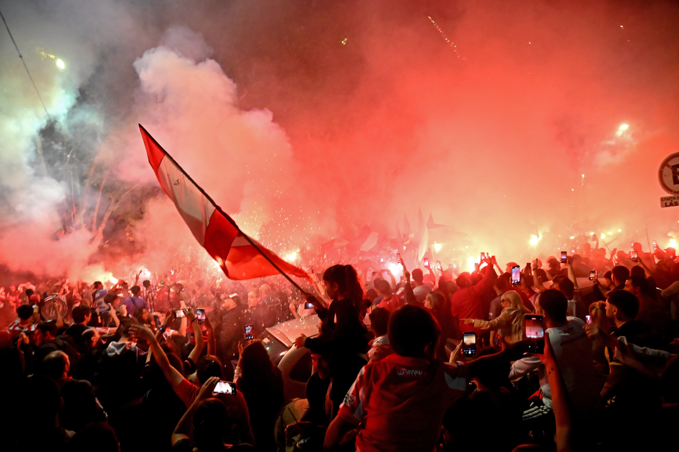 Banderazo Estudiantes Copa Libertadores.png