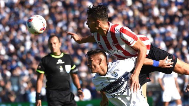 en un clasico vibrante e historico, gimnasia y estudiantes empataron 4 a 4