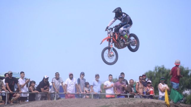 motos, saltos y adrenalina pura: el supercross internacional vuelve a copar la plata