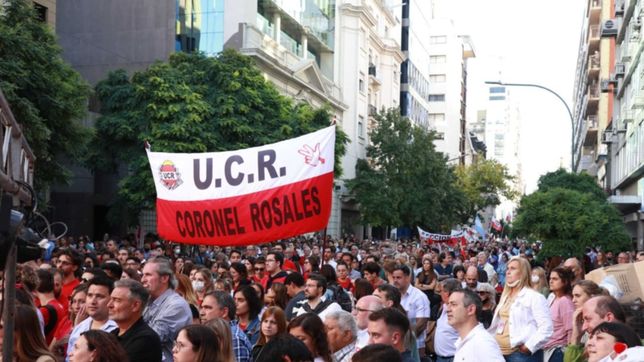 la interna de los radicales platenses se vivio en el congreso provincial