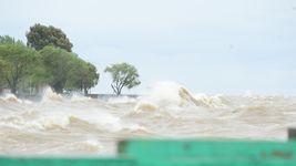 alertan por una crecida del rio de la plata que afectara a la region alertan por una crecida del rio de la plata que afectara a la region