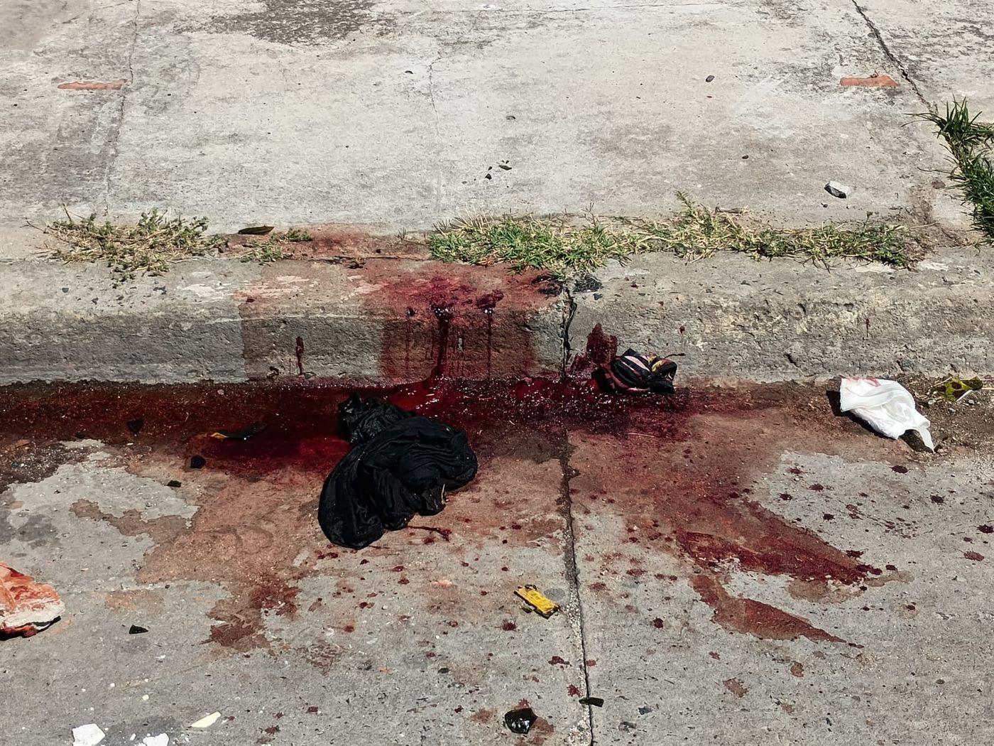 La escena de la pelea quedó regada de sangre