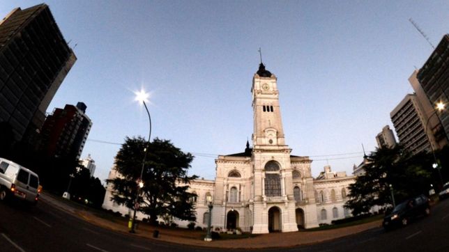 garro confirmo el pago del bono de $30.000 y una suba del 26% para los municipales