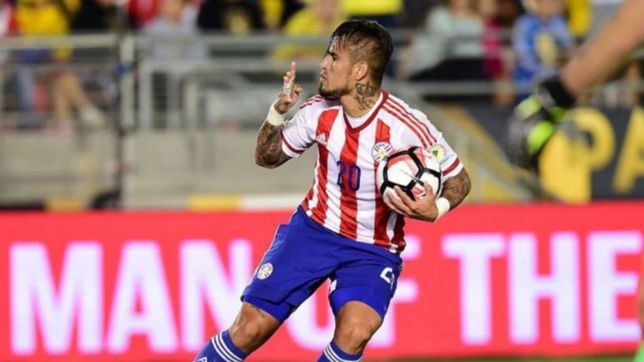victor ayala puso la firma y es nuevo jugador de gimnasia