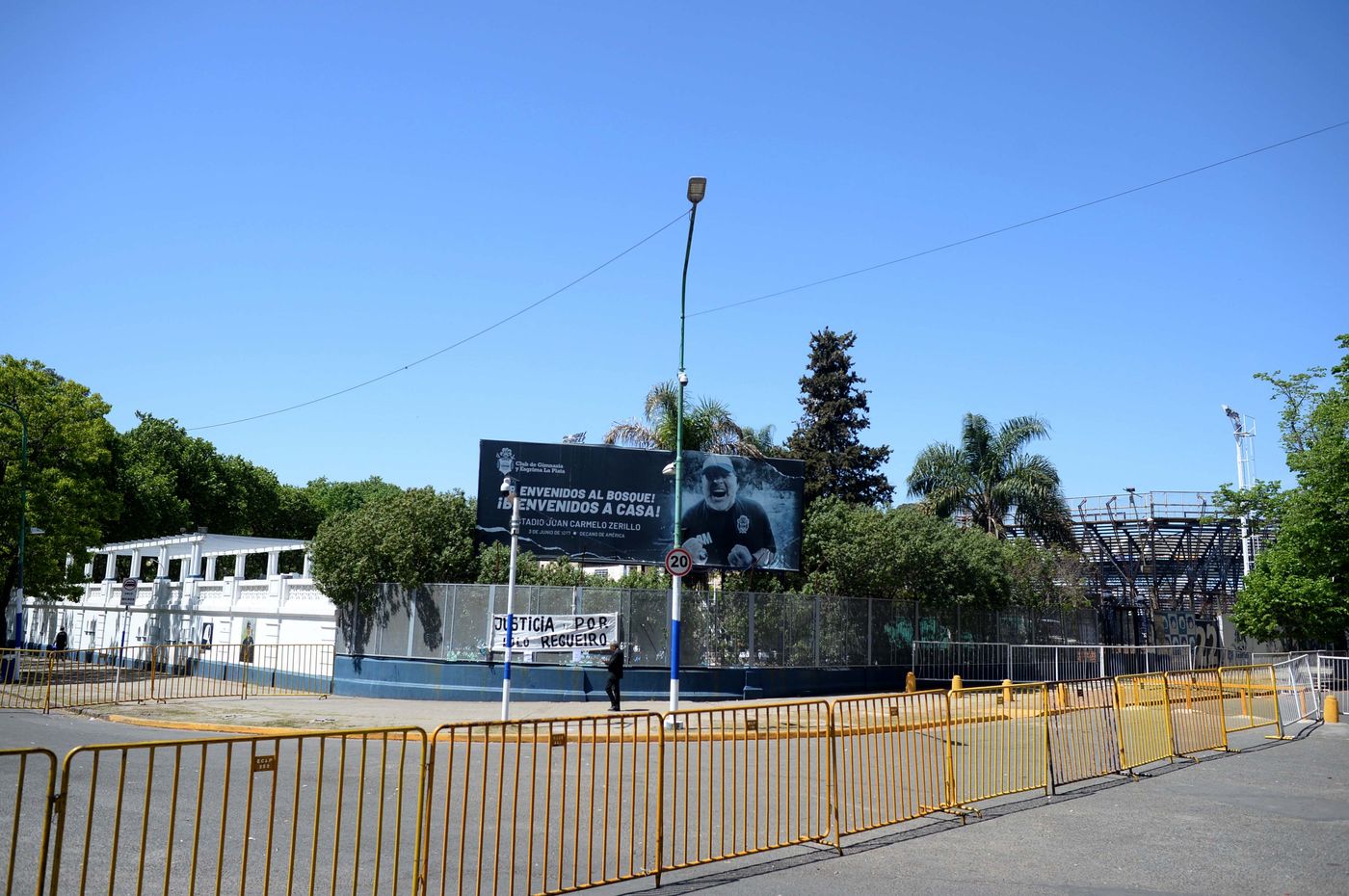 Operativo policial Bosque Gimnasia (9).JPG