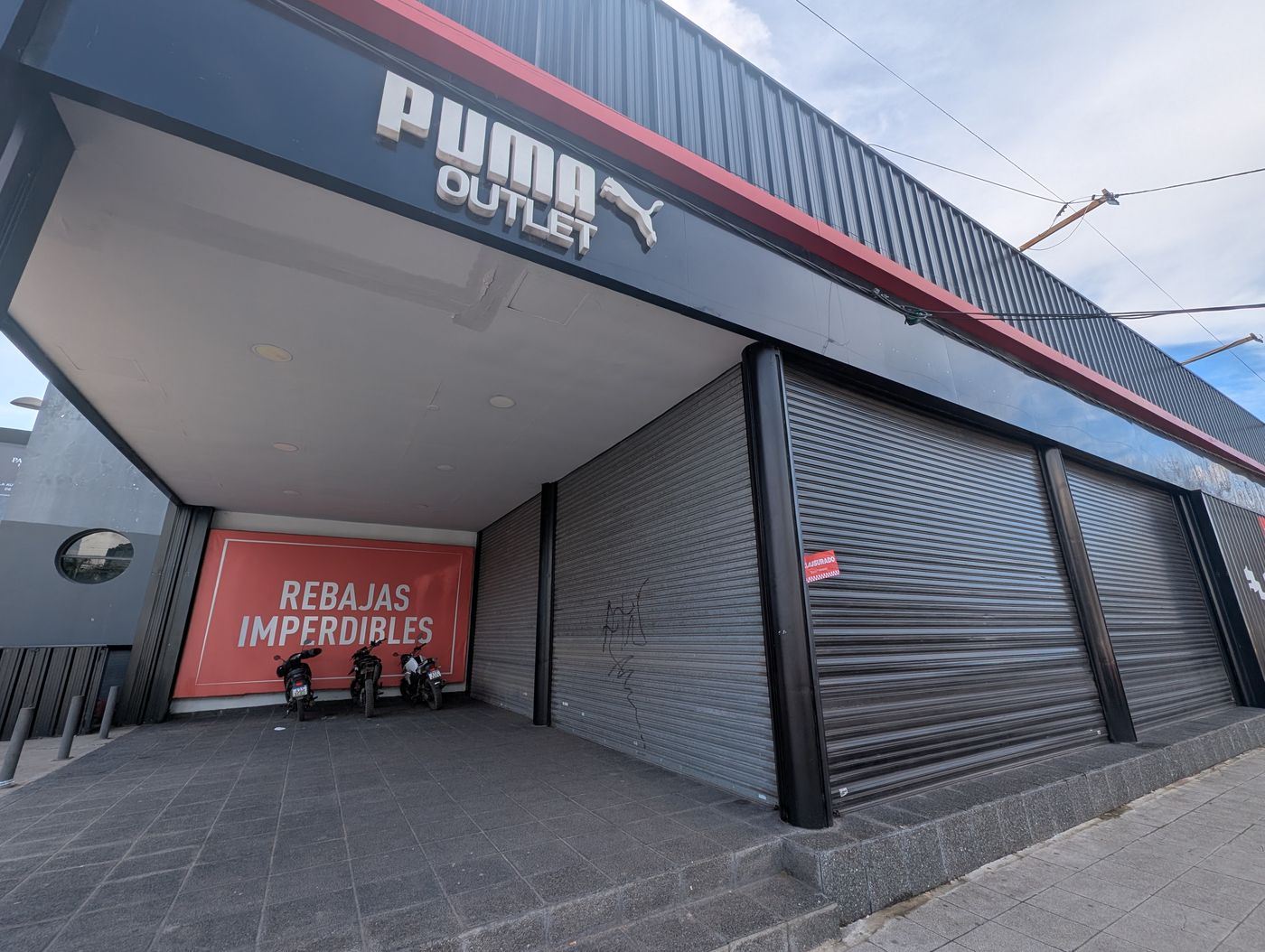 Outlet de Puma clausurado (1)