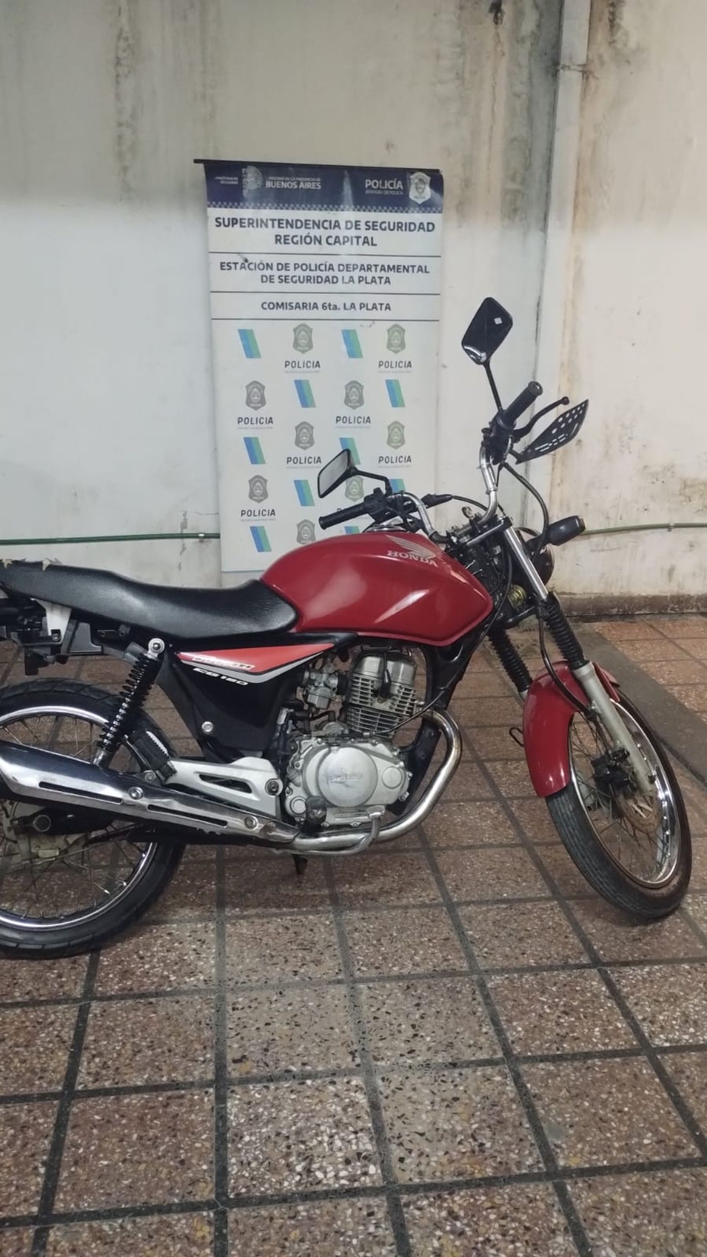 La moto en la que circulaba El Maldito cuando fue atrapado por la Policía Bonaerense.