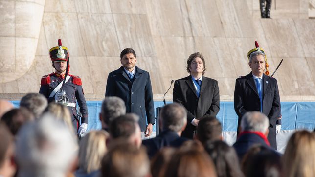 milei encabezo el acto por el dia de la bandera y convoco a firmar el pacto de mayo