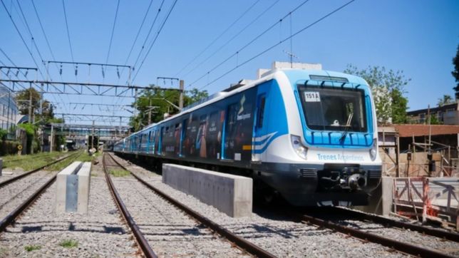 los trabajadores ferroviarios acordaron un aumento salarial anualizado del 99%