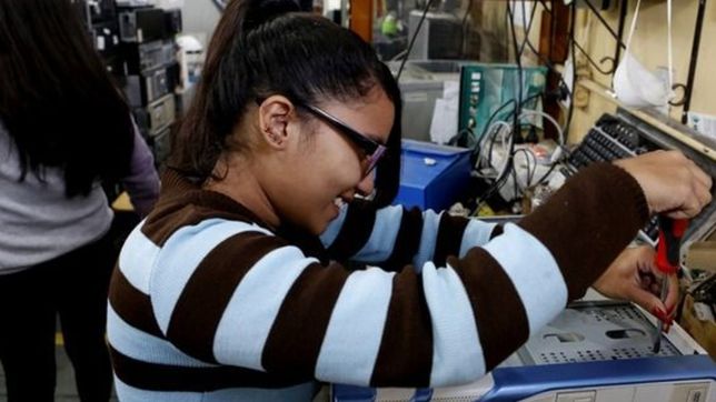 lanzan cursos de armado y reparacion de pc para estudiantes de la unlp