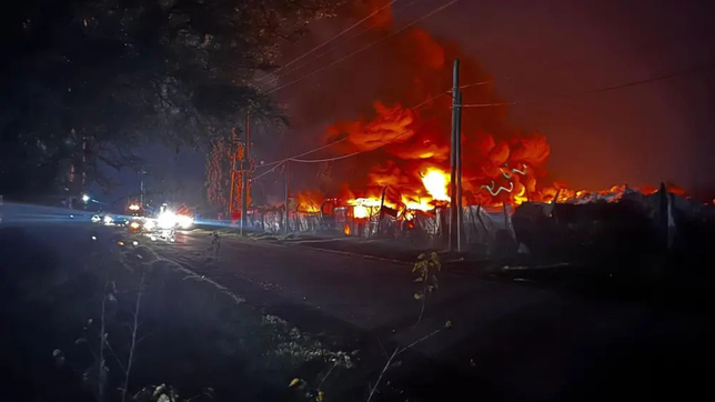 ardio una cooperativa cartonera y los vecinos de la zona tuvieron que autoevacuarse