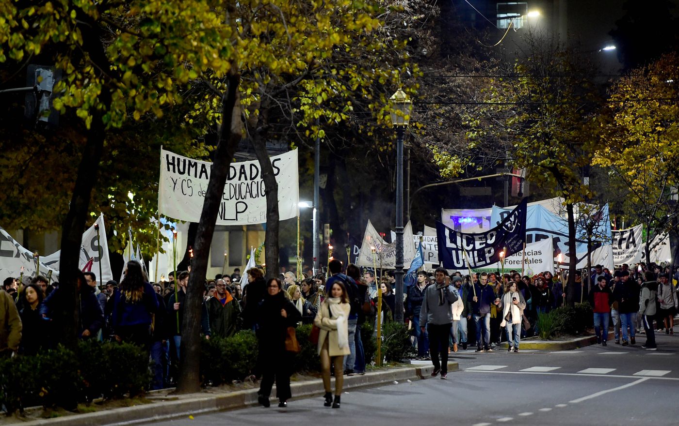 Marcha de antorchas UNLP (21).jpg