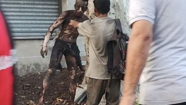 el tremendo video del ladron que termino con el 90% del cuerpo quemado mientras robaba cables