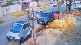 giro en una esquina de la plata, choco dos autos estacionados y se dio a la fuga giro en una esquina de la plata, choco dos autos estacionados y se dio a la fuga