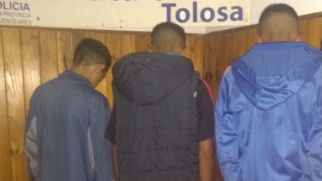 asaltaron a un vecino de tolosa con un arma de juguete y terminaron presos